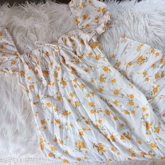 ↠ Sundae Muse White & Yellow Floral Puff Sleeve Milkmaid Tie Front Midi Dress - Picture 10 of 11